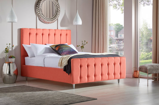 Lenny Upholstered bed with button-backed headboard and high footboard