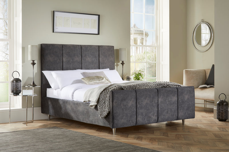 Chaplin Upholstered Bed With Fluted Headboard And High Footboard