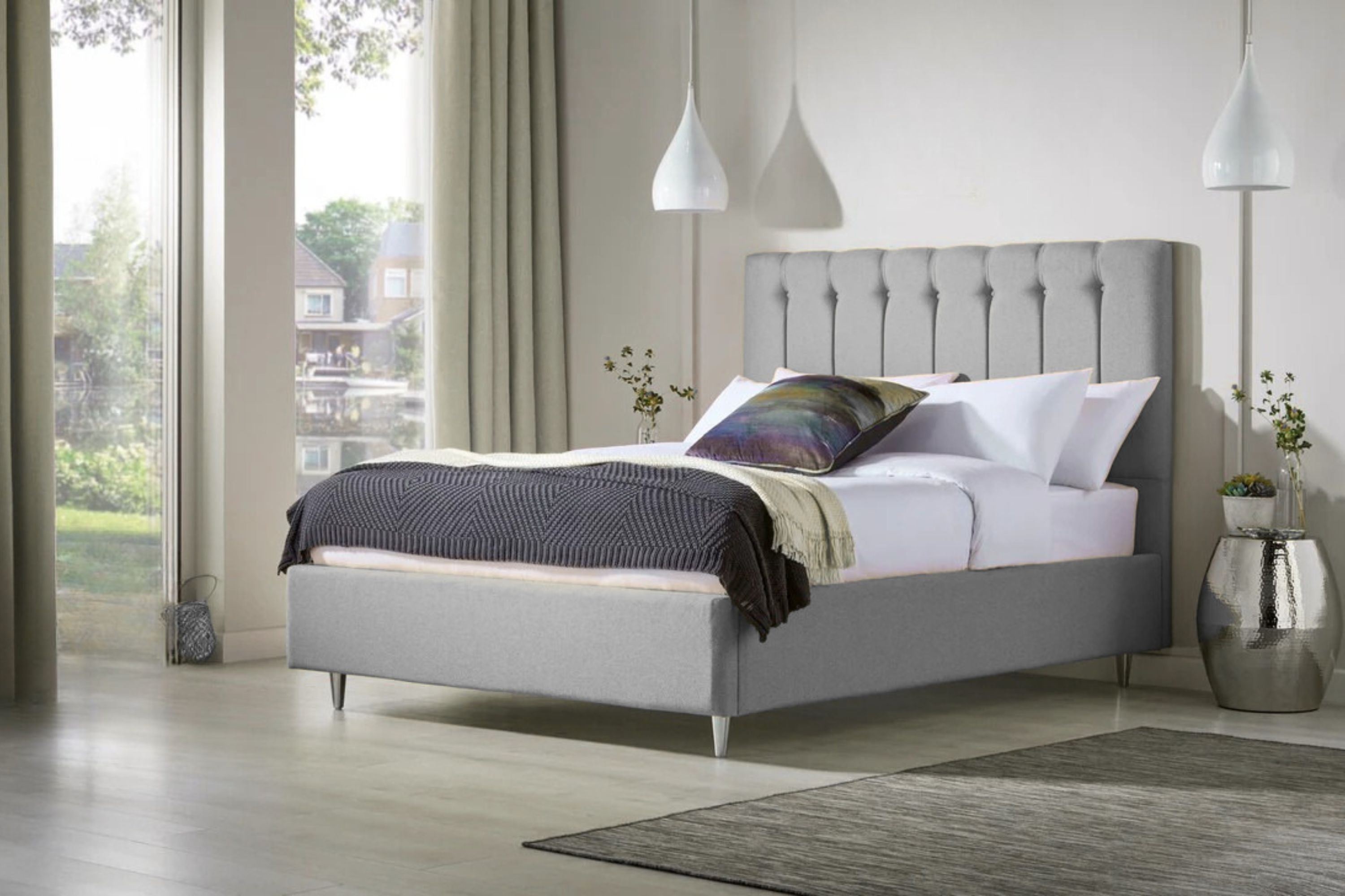 Lenny Upholstered Bed With Button-Backed Headboard-zoom-1