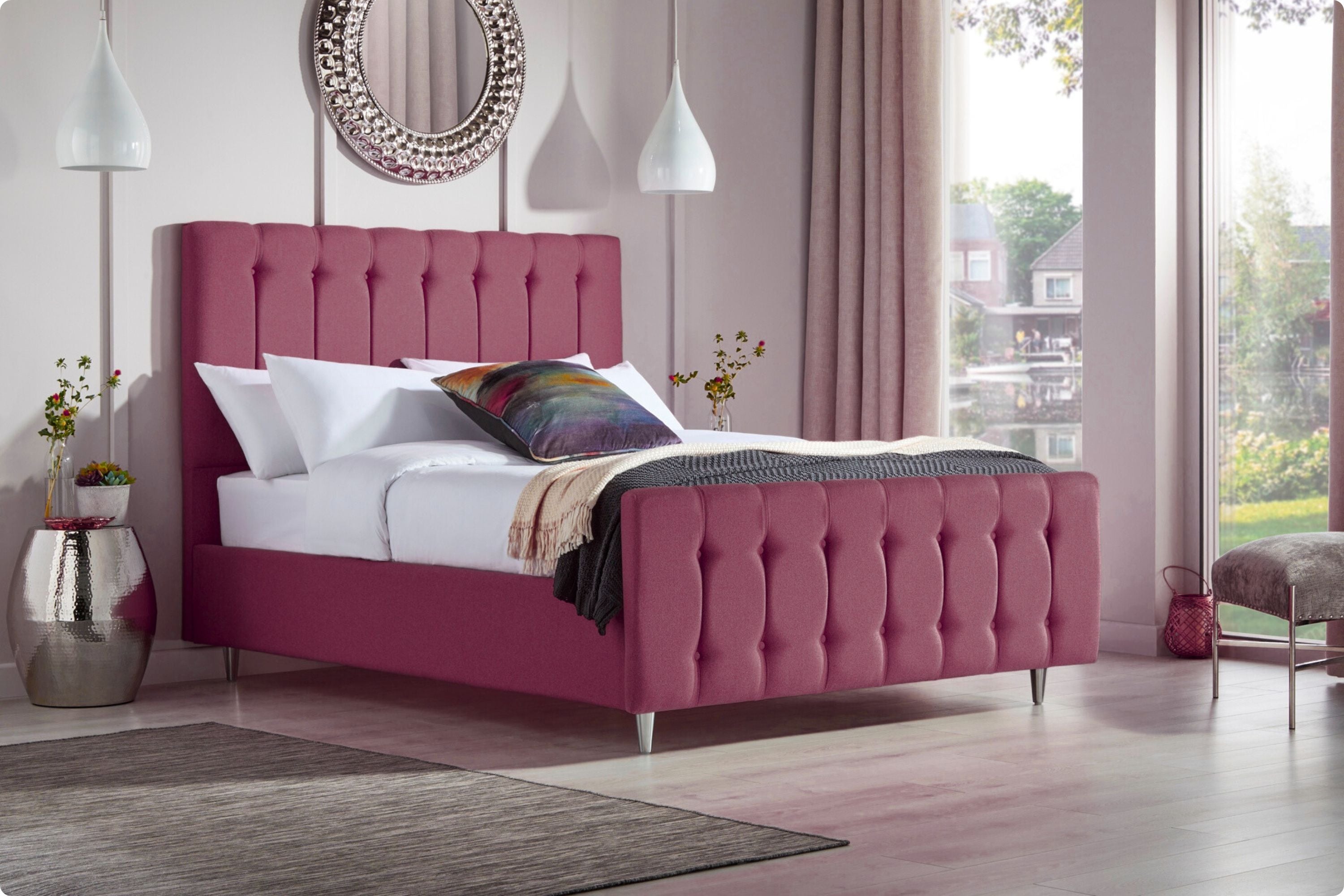 Lenny Upholstered Bed With Button-Backed Headboard And High Footboard-zoom-1